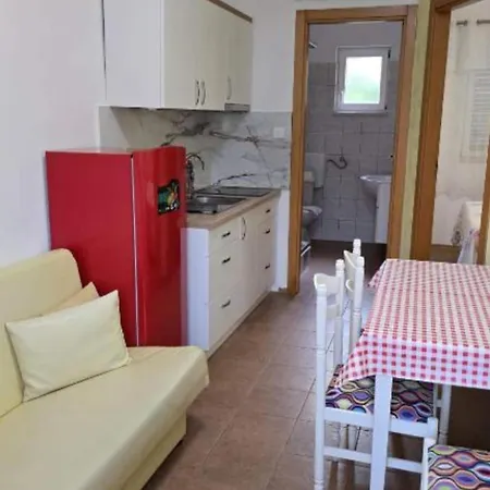 Gogi - One Bedroom A3 شقة تروغير