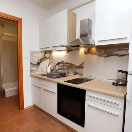 Gogi - One Bedroom A3 شقة *