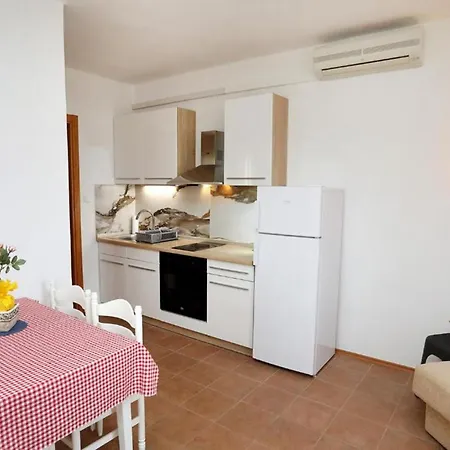 Gogi - One Bedroom A3 شقة *
