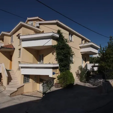 شقة Gogi - One Bedroom A3 *